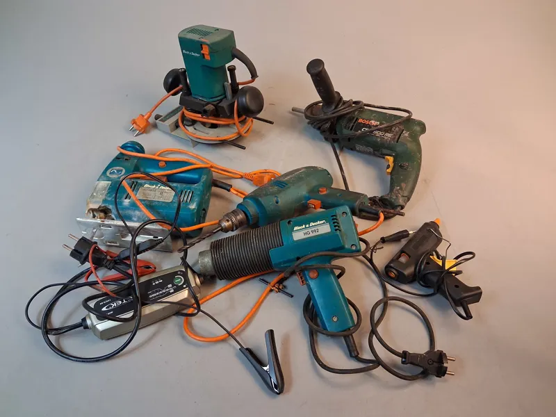 Diverse elektriska verktyg.