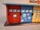Micki. Garage.