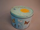 Diverse. Bl.a plåtburkar, mjölkkannor m.m.