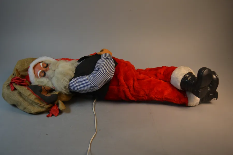 Mekanisk skyltdocka. "Sovande Tomte", H.J. Figurer A/S Danmark.