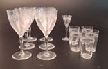 12 delar. Kosta. 6 Vinglas, 1 snapsglas & 5 mindre glas.