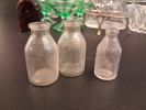 Diverse glasföremål. Bl.a små miniatyrflaskor m.m.