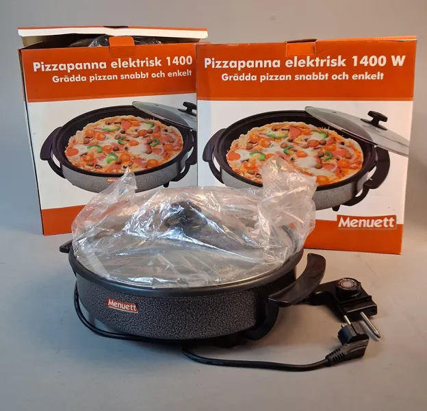 3 Pizzapannor. Elektrisk 1400W, 36cm i diam. Menuett.
