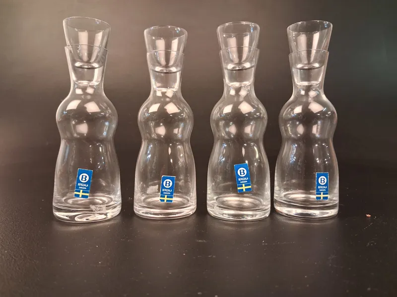 Jungfruglas/snappsglas. Bergdala, 4 stycken.
