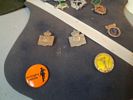 Diverse. Bl.a Pins, märken.