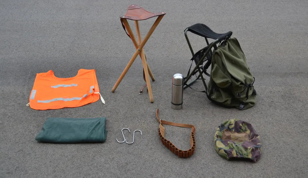 Diverse till jakt., Ryggsäck, pall, patronbälte, viltsäck m.m.