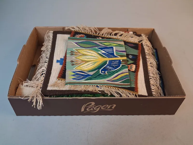 Diverse broderat, Bl.a flamskvävnad m.m.
