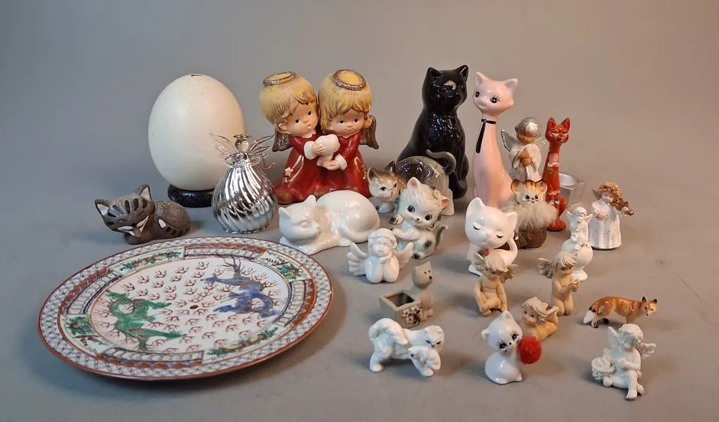 Diverse figuriner/prydnader.