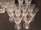 Diverse spritglas. 24 delar. Etsade stjärnor.