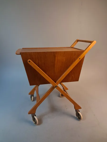 Syvagn, med hjul. Teak. 1900 talets mitt.