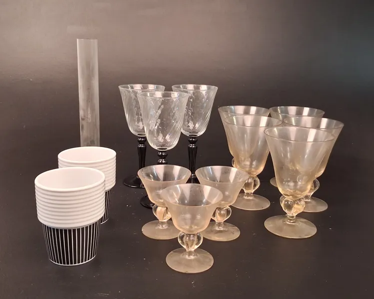 Diverse glas & 2 Rörstrand muggar.