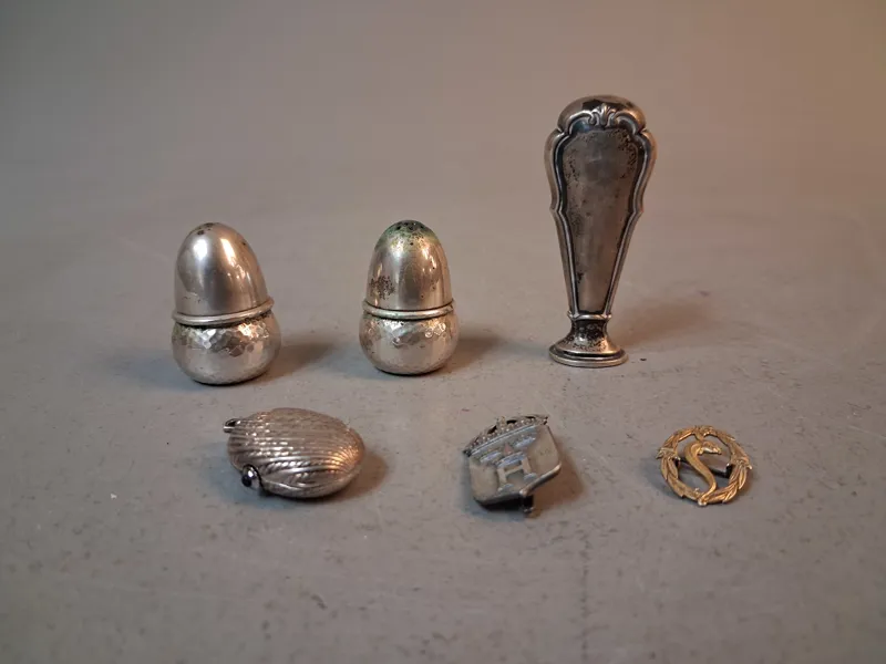 Diverse silver. 77gram inkl urverk.