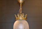 Taklampa. Frostat glas med mässings detaljer, från 1900-talets mitt.