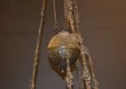 Takfotogenlampa. Majolika, elektrifierad, 1900-talet.