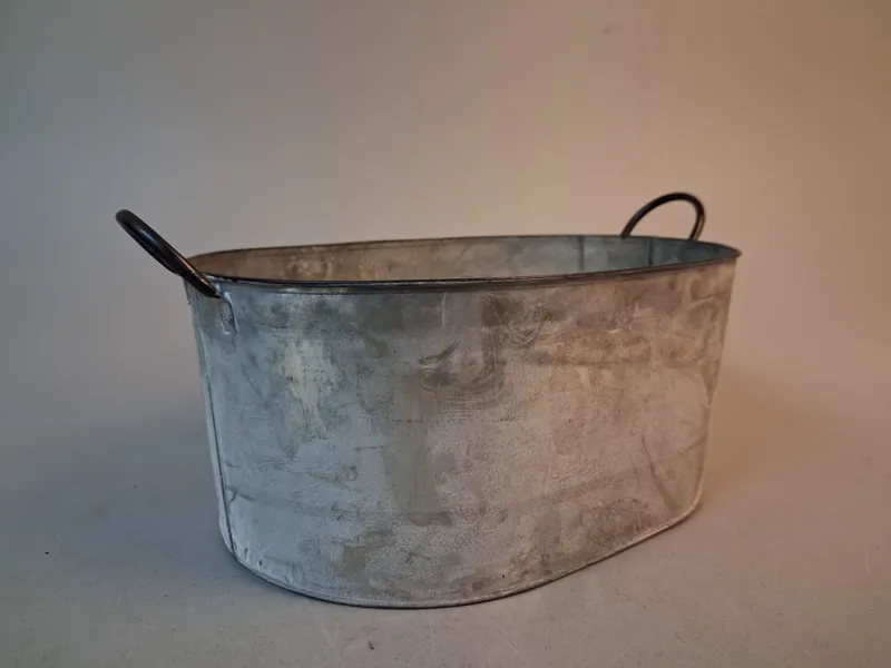 Balja, samtida. Plåt.