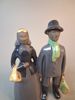 2 figuriner. "Utvandrarna", JIE. Bl.a Elsi Bourelius.