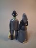 2 figuriner. "Utvandrarna", JIE. Bl.a Elsi Bourelius.