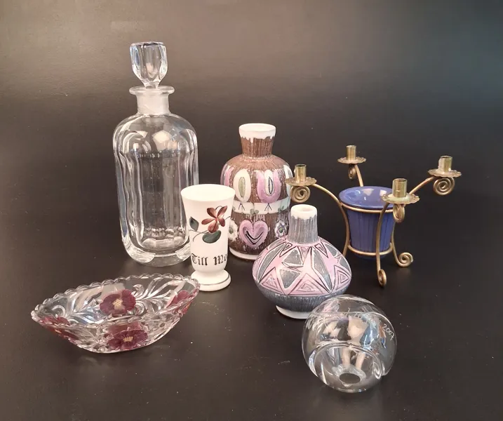 Porslin & glas. Bl.a karaff Sven Palmqvist, Laholmskeramik m.m.