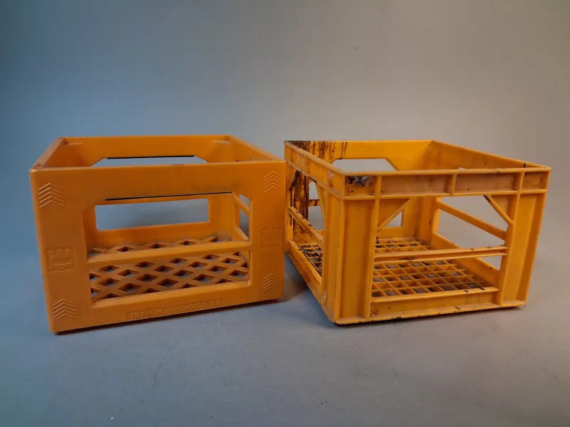 2 Dricka backar, plast, Orange nyans.