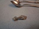 3 Skedar & hänge, silver, 33gram.