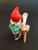 LARS CARLSSON. "Tomte som spritsar pepparkaka". Fyrklövern.