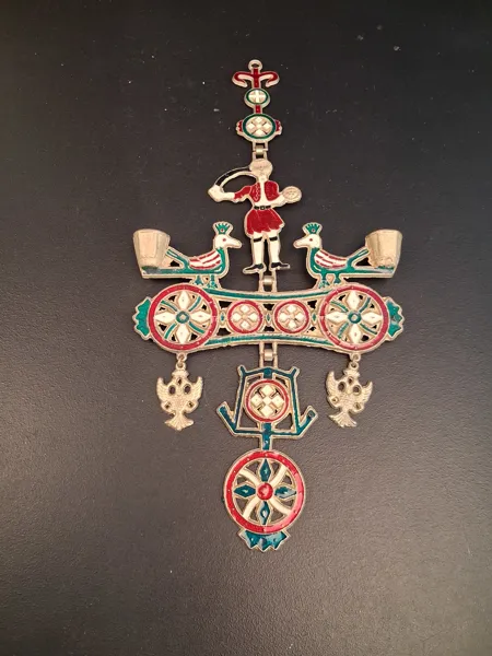 Ljusstake, Hängande, brons & emalj, 1900-talet, Troligtvis Grekland.
