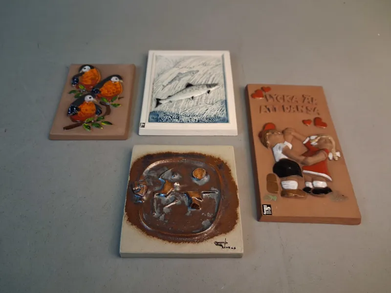 4 Keramik tavlor, Väggrelief. 3 JIE & 1 Claes Thell.