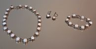 Collier, armband & örhängen, 1 par, silver med Cabochslipade månstenar, 63gram. Mattsson & Olsson, Malmö, 1950-talet.