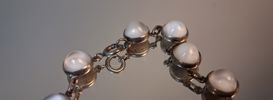 Collier, armband & örhängen, 1 par, silver med Cabochslipade månstenar, 63gram. Mattsson & Olsson, Malmö, 1950-talet.