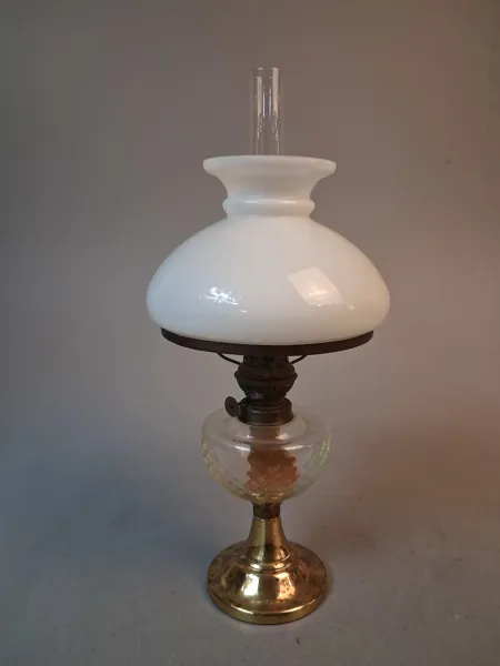 Oljelampa, mässing & glas.