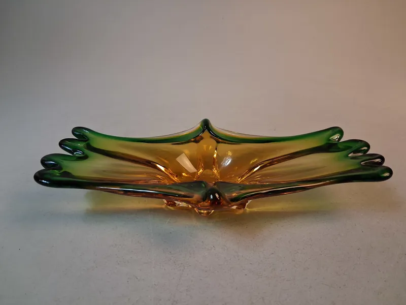 Skål, möjligtvis Murano, Glas, ej signerad.