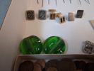 Diverse. Bl.a mynt, pins, 2 klockor, 2 munspel m.m.