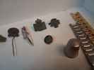 Diverse. Bl.a mynt, pins, 2 klockor, 2 munspel m.m.