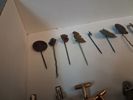 Diverse. Bl.a mynt, pins, 2 klockor, 2 munspel m.m.