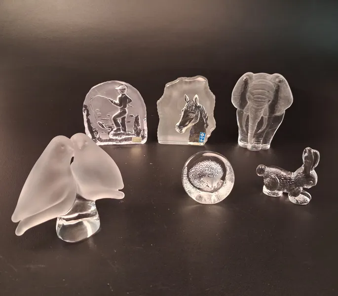 Diverse glasblock, glas skulpturer. Bl.a Mats Jonasson.