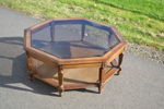 Soffbord. Octagon, Mahogny med glasskiva, 1900-talet.
