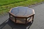 Soffbord. Octagon, Mahogny med glasskiva, 1900-talet.