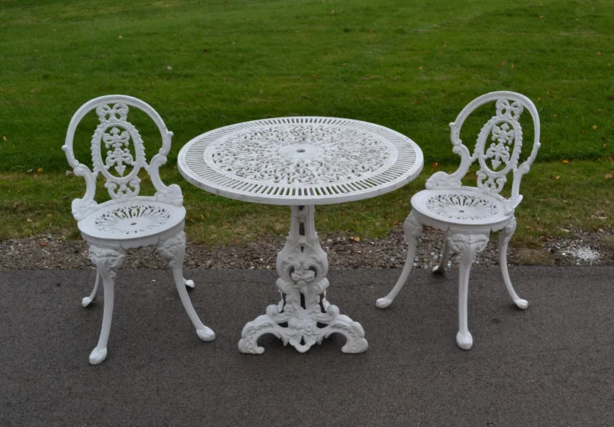 Trädgårdsgrupp. 3 Delar, aluminium, 1900-talet.