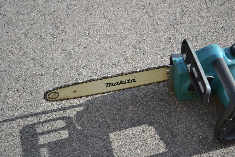 Elektrisk motorsåg. Makita UC3541A.