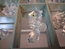 Swarovski. Diverse miniatyrer med väggskåp. 