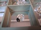 Swarovski. Diverse miniatyrer med väggskåp. 