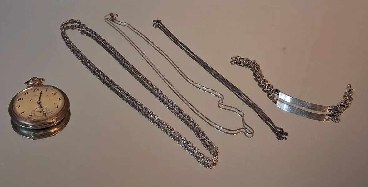 3 Halsband, armband & fickur, silver 118,5gram inkl urverk.