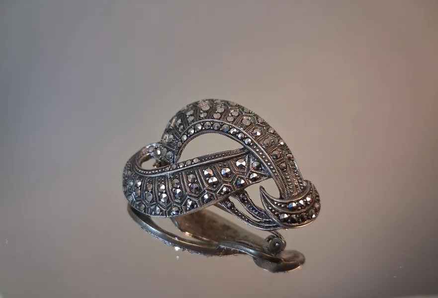 Brosch, silver med markasiter, 11,5gram.