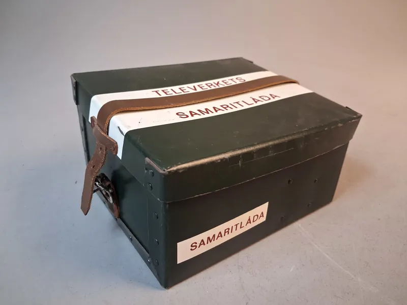 Televerkets samaritlåda. Mitten till senare hälft av 1900-talet. "Första hjälpen väska". 