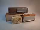 4 Radio apparater. Telefunken, Philips, SUDFUNK.
Säljes som prydnader.