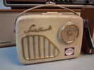 4 Radio apparater. Telefunken, Philips, SUDFUNK.
Säljes som prydnader.