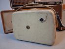 4 Radio apparater. Telefunken, Philips, SUDFUNK.
Säljes som prydnader.