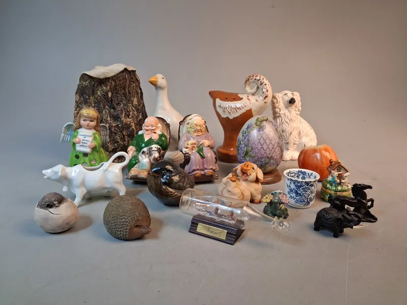Diverse figuriner, prydnader.