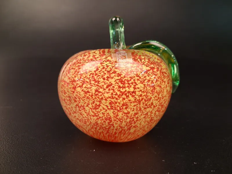 Konstglas. Äpple, Johansfors.
