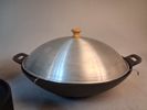 Wokgryta & Fonduegryta med 2 ställningar. Gjutjärn.